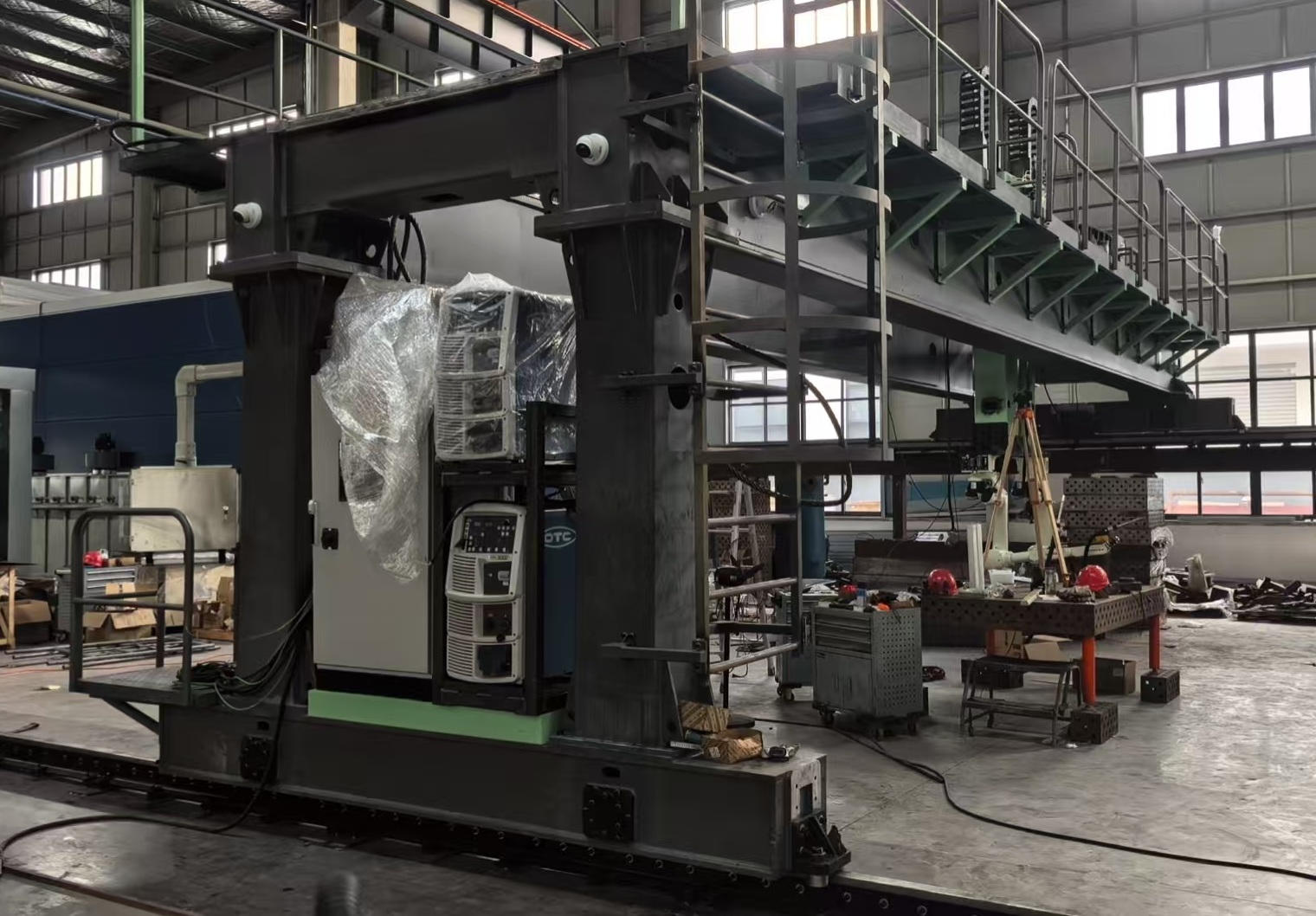 12米船舶工程用雙機(jī)龍門(mén)焊接工作站